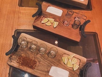 Lindas tablitas tequileras!!!, de rauli con manillas de fierro, medidas 20x40, especiales para regalo Día del padre 🎉🎉