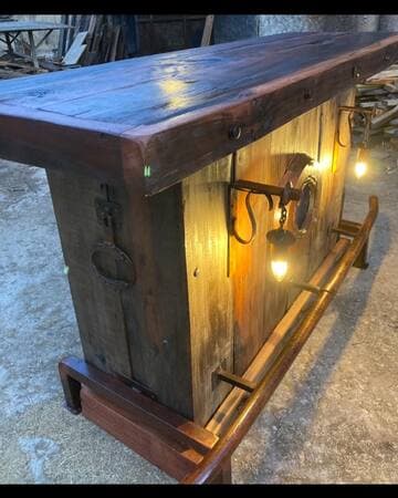 Lindo bar de roble rauli, medidas 1.70 x 0.50 x 1.00 de alto, faroles con interruptor y enchufe, repisa interior