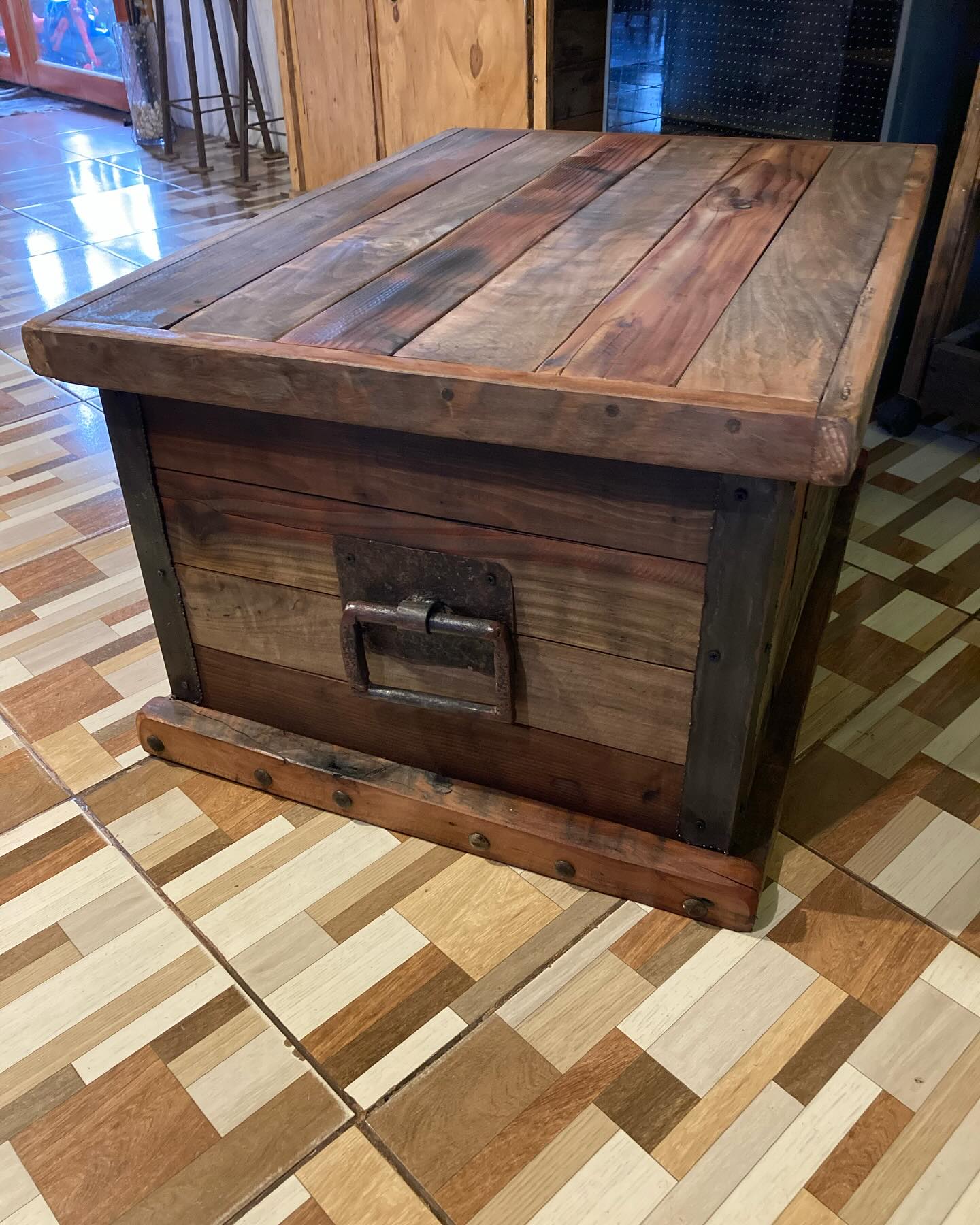 Baúl de roble y rauli medidas 0.85largo x 0.65ancho x 0.45 alto